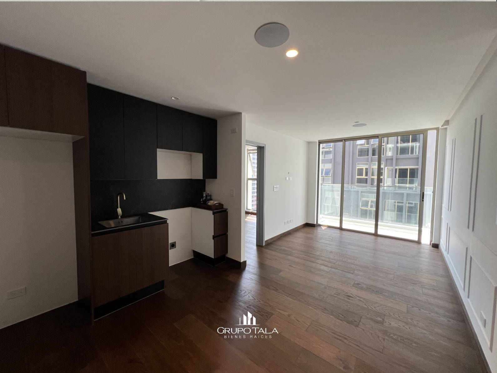 Apartamento en renta en zona 10, Edificio Atarah - Miniatura 8