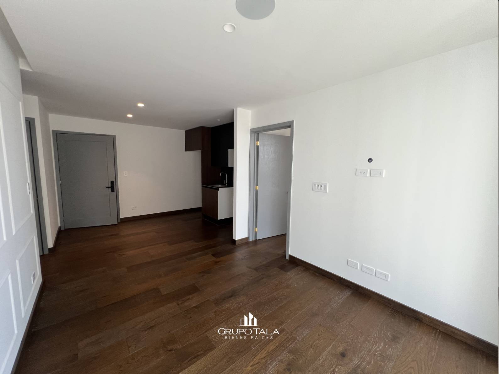Apartamento en renta en zona 10, Edificio Atarah - Miniatura 7