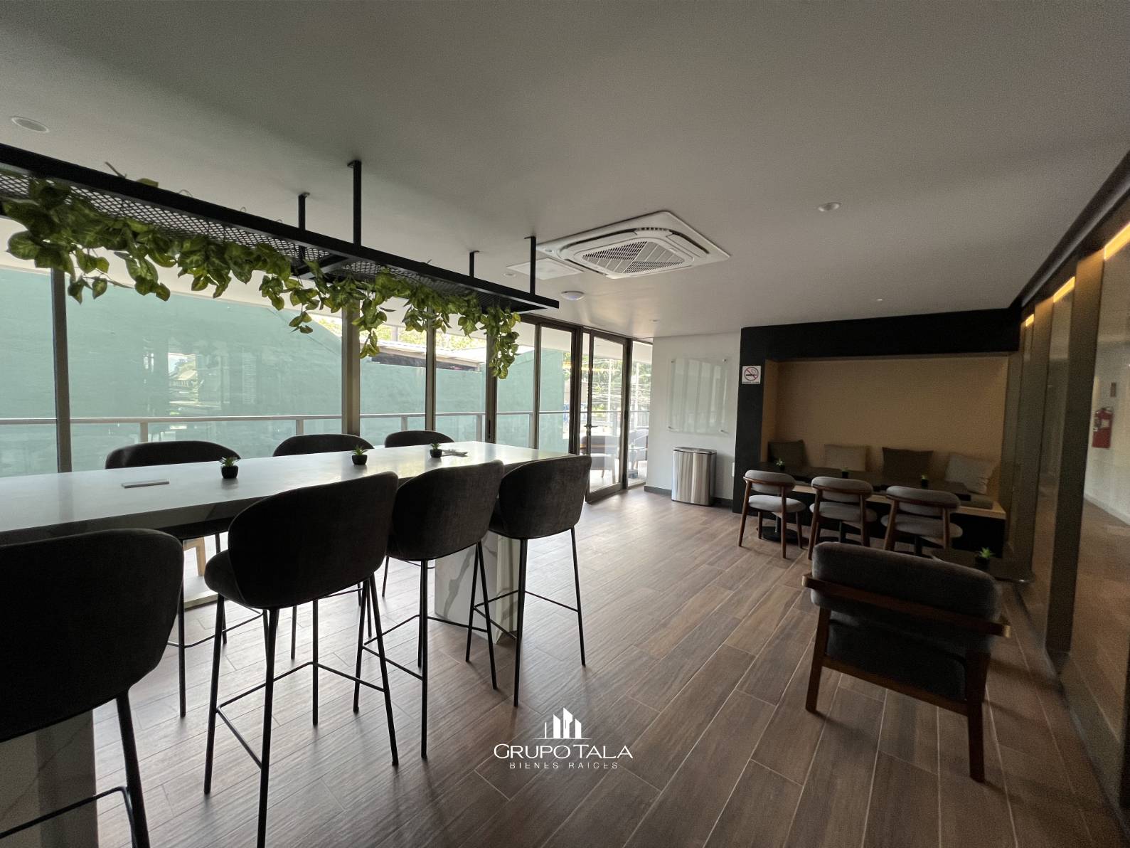 Apartamento en renta en zona 10, Edificio Atarah - Image 3