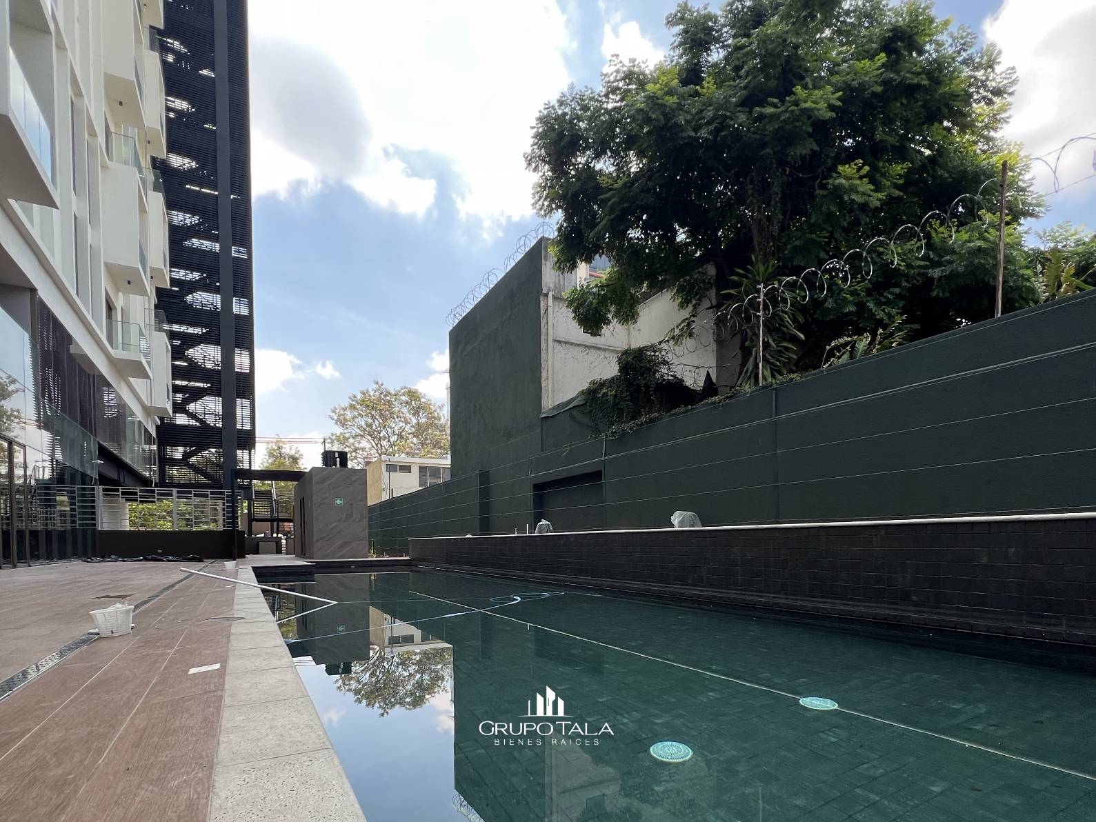Apartamento en renta en zona 10, Edificio Atarah - Image 2
