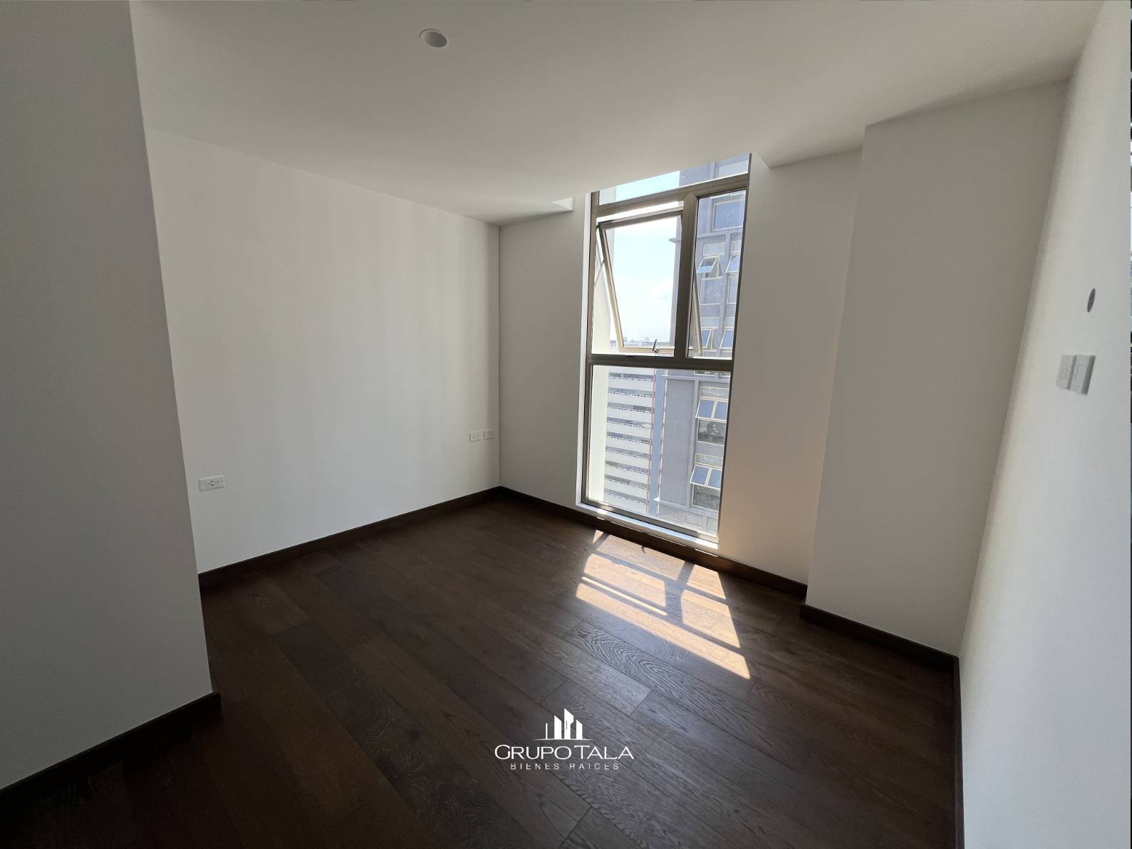 Apartamento en renta en zona 10, Edificio Atarah - Miniatura 12