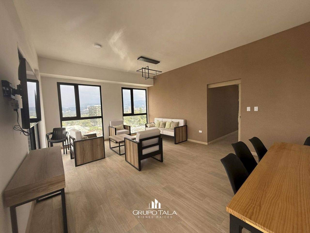 Apartamento en venta cerca de Oakland Mall, Zona 10 - Image 1