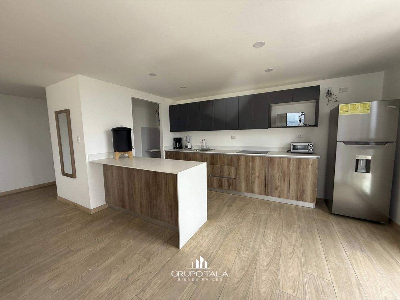 Apartamento en venta cerca de Oakland Mall, Zona 10 - Image 4