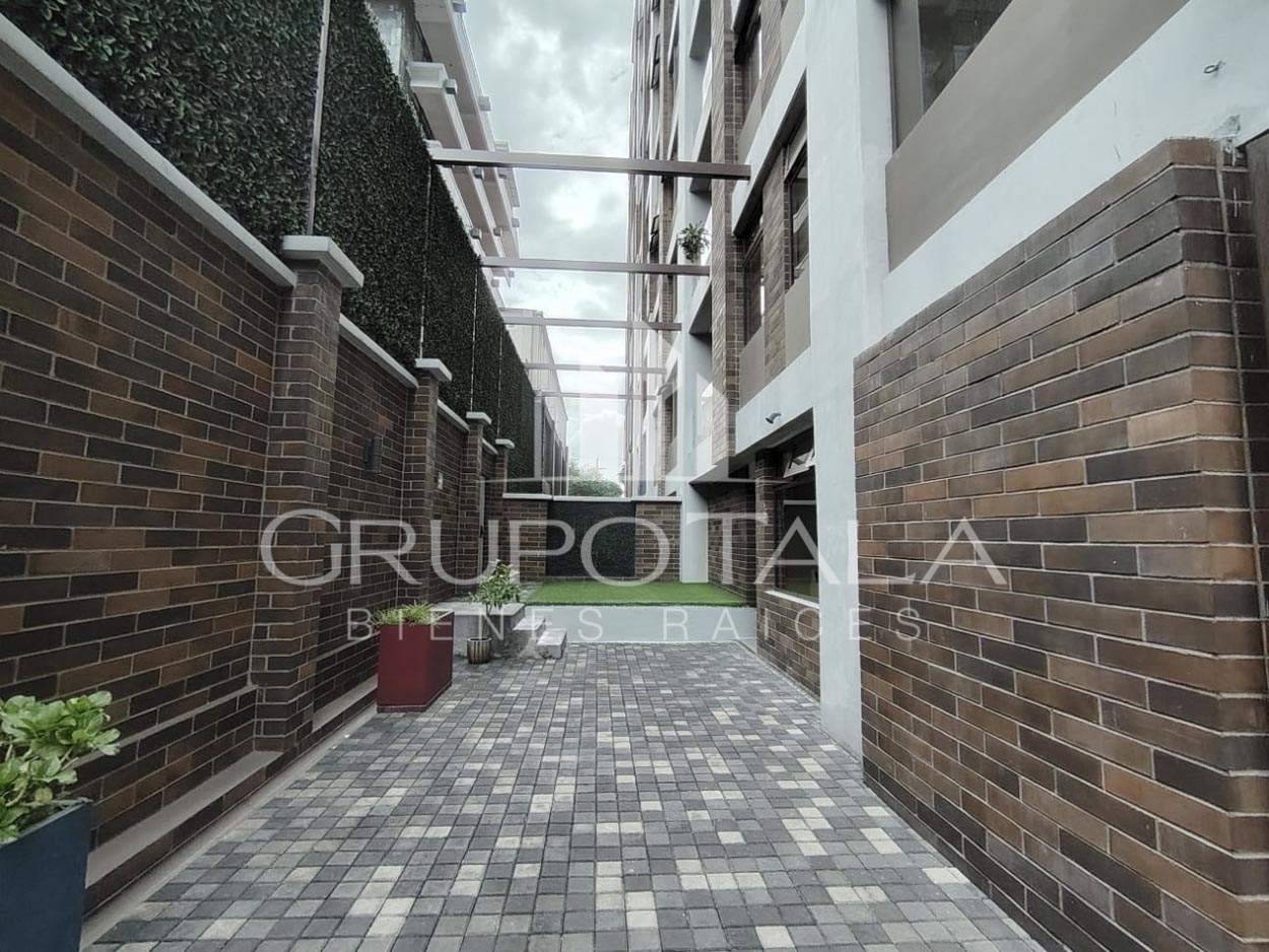 Apartamento en Venta Torre Barcelona, zona 9 - Image 5