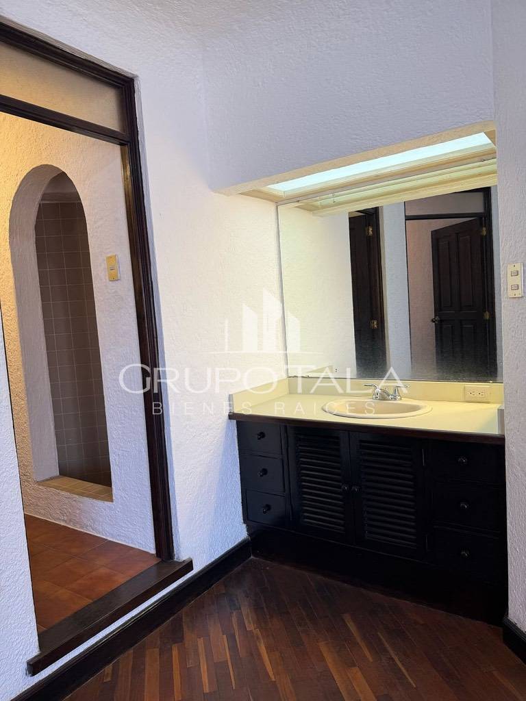 Apartamento en Venta Zona 10 - Image 2