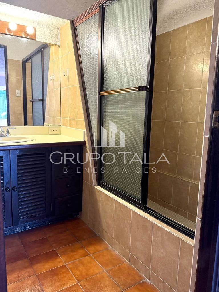 Apartamento en Venta Zona 10 - Image 4
