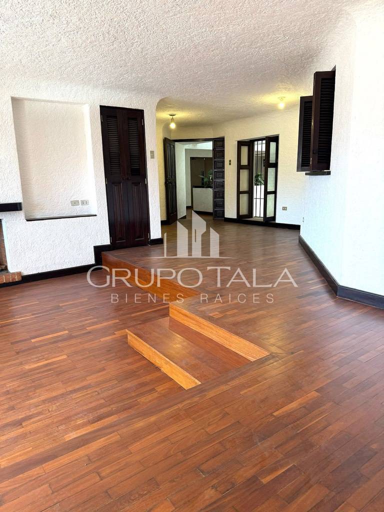 Apartamento en Venta Zona 10 - Image 1