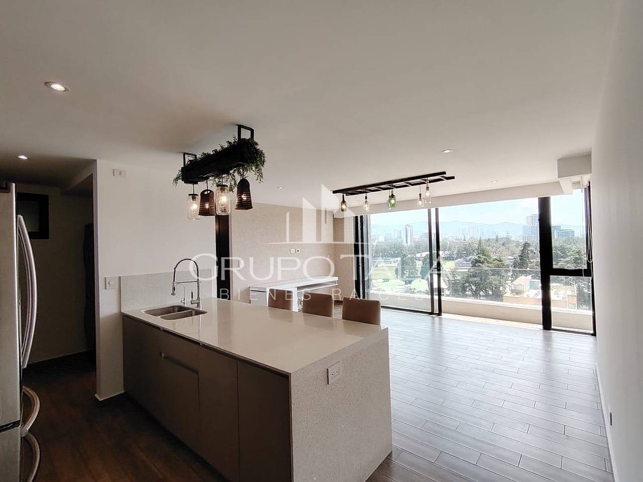 Apartamento en Venta Zona 15 - Image 1
