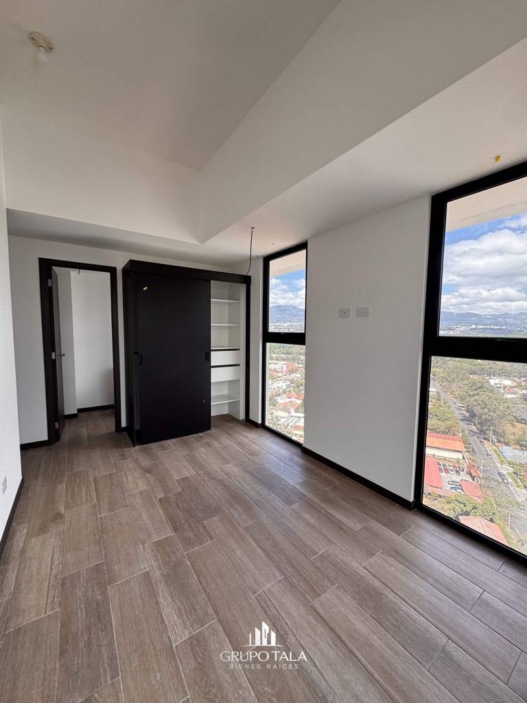 Apartamento en Venta en Edificio Altaire - Image 2
