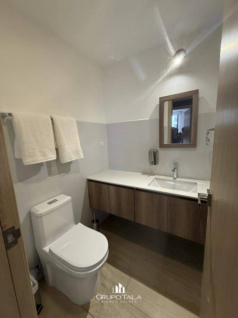 Apartamento en venta cerca de Oakland Mall, Zona 10 - Image 2