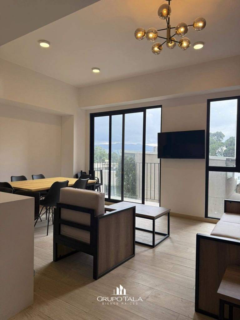 Apartamento en venta cerca de Oakland Mall, Zona 10 - Image 1