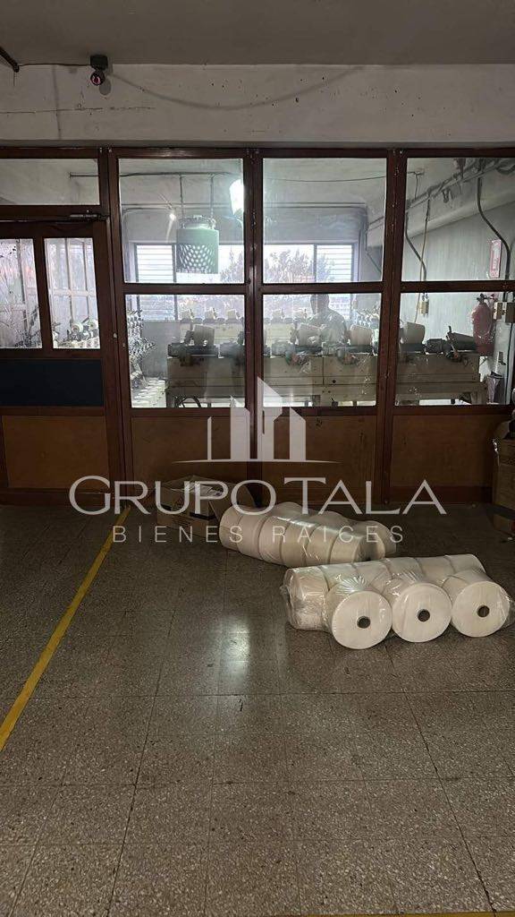 Bodega en renta en Calzada San Juan - Image 4