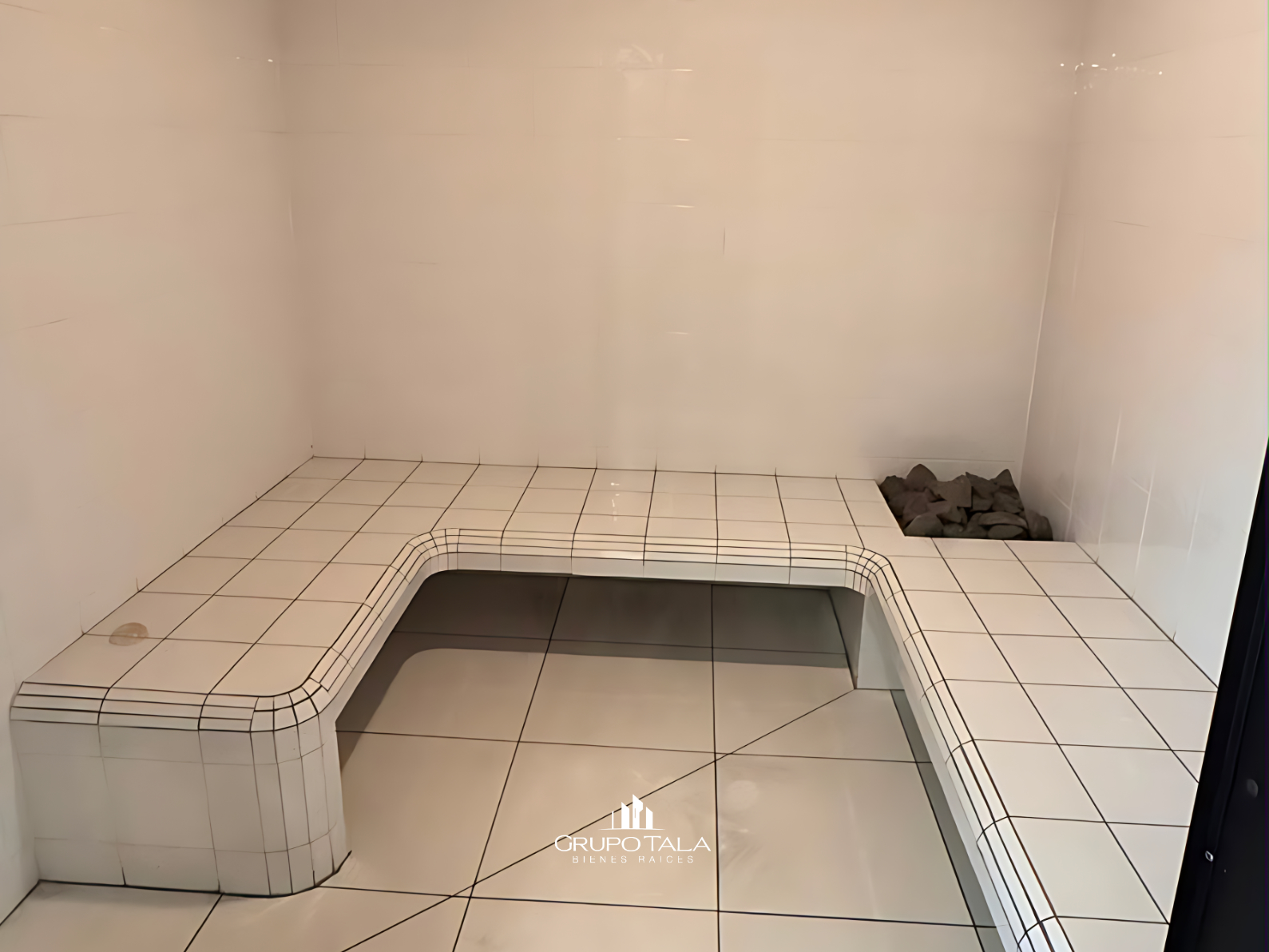 Edificio en renta sobre la Calzada San Juan - Miniatura 8