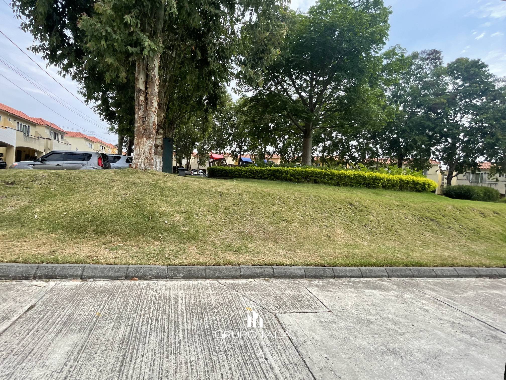 Apartamento en Renta en zona 17, Condominio Casa Florentina - Image 2