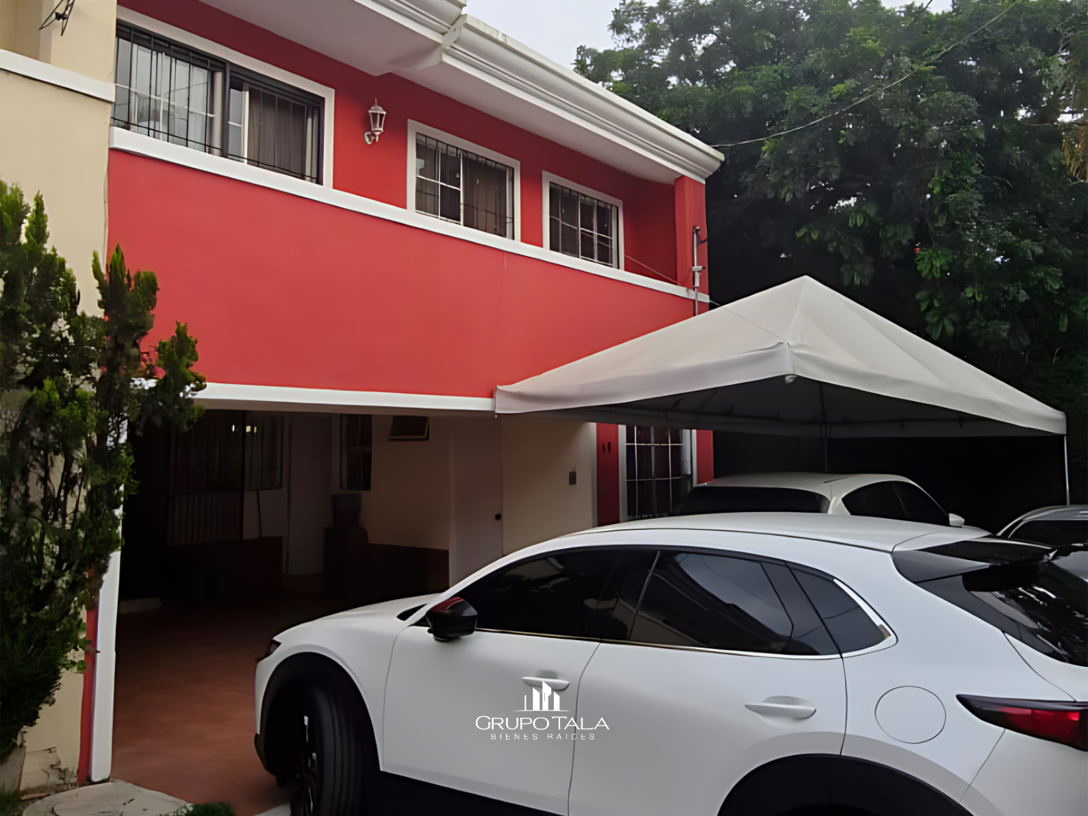 Casa en venta en zona 9 de Mixco - Image 1