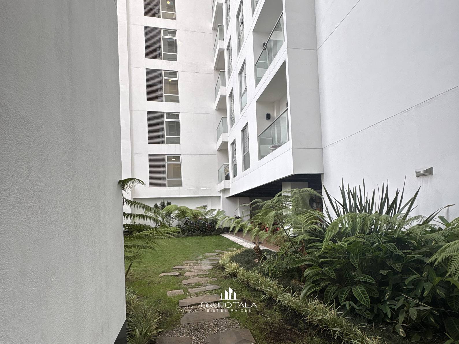 Apartamento en venta en zona 10, Edificio City Haus - Image 4