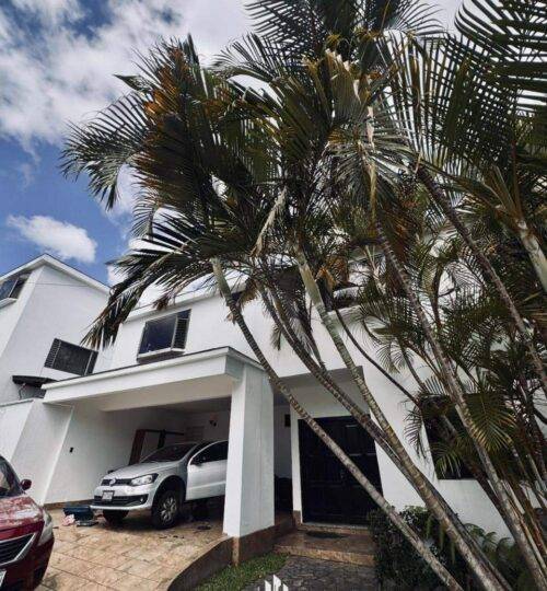 Casa en venta zona de Mixco Condominio Widsor