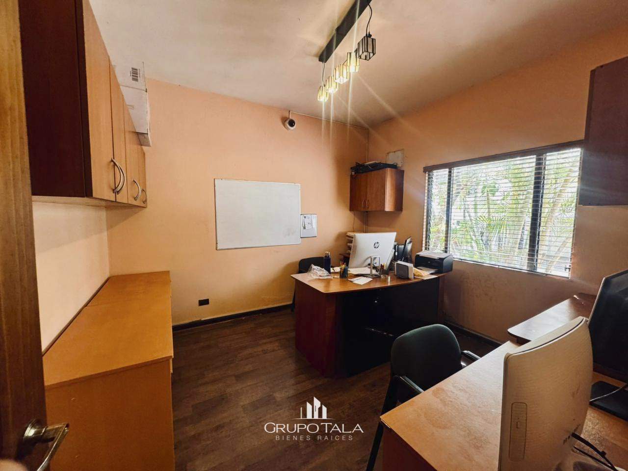 Casa en venta zona 8 de Mixco, Condominio Windsor - Image 2