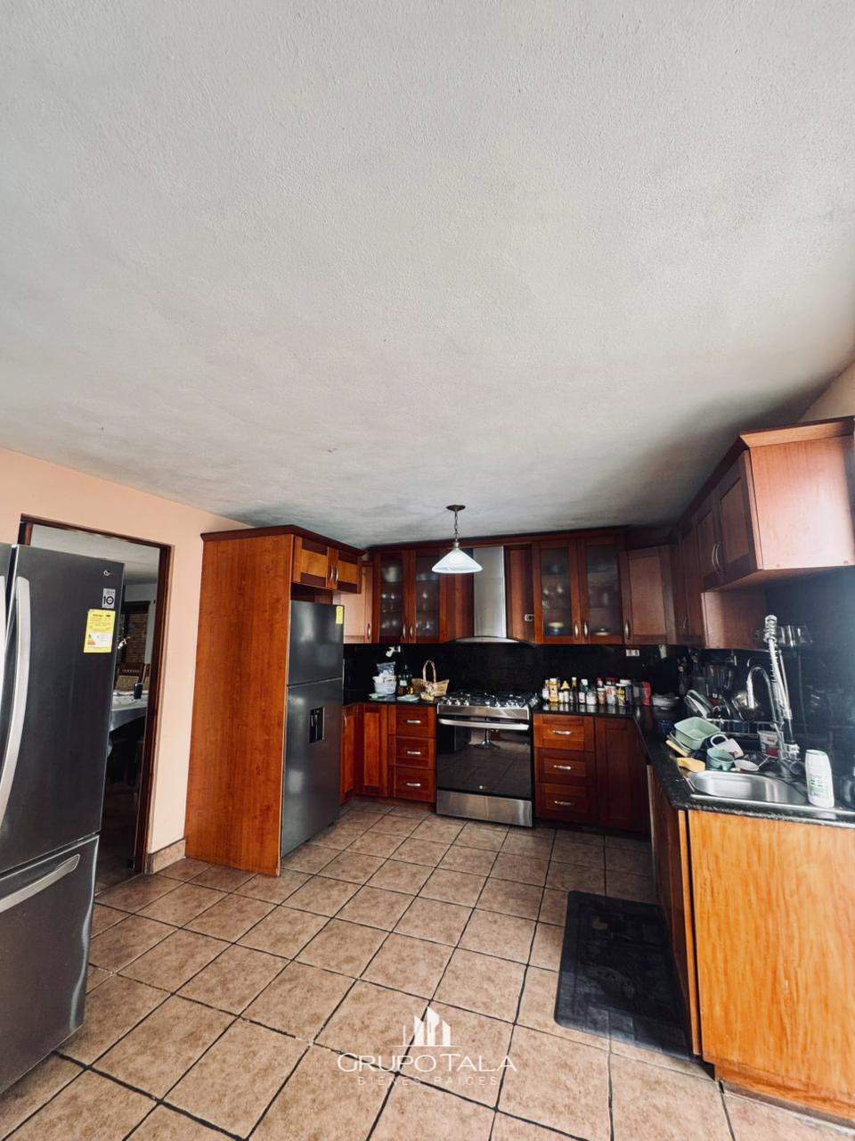Casa en venta zona 8 de Mixco, Condominio Windsor - Image 3