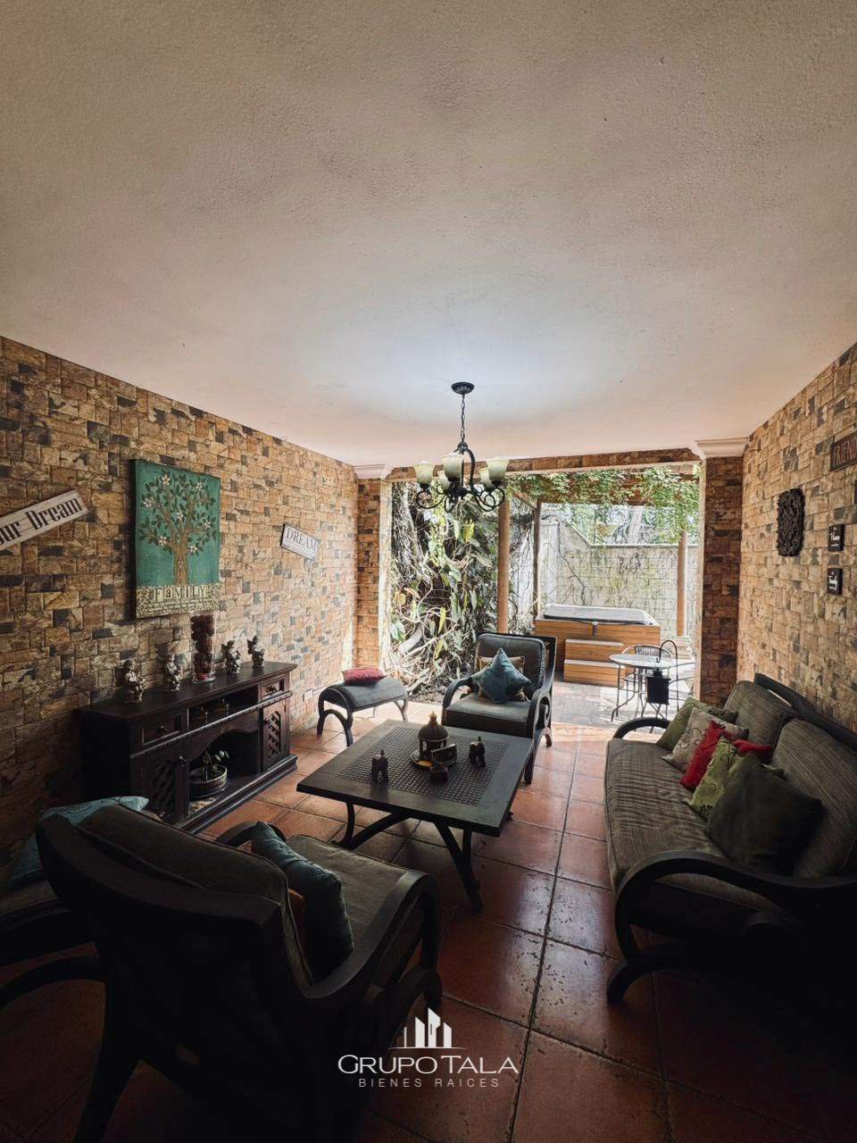 Casa en venta zona 8 de Mixco, Condominio Windsor - Image 5