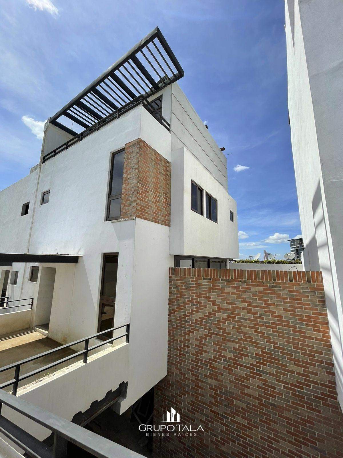 Casas en venta zona 15 Vista Hermosa I, La Isla - Image 1