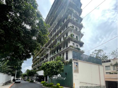 Loft amueblado en renta en zona 10 en Ciudad Vieja, Fabra
