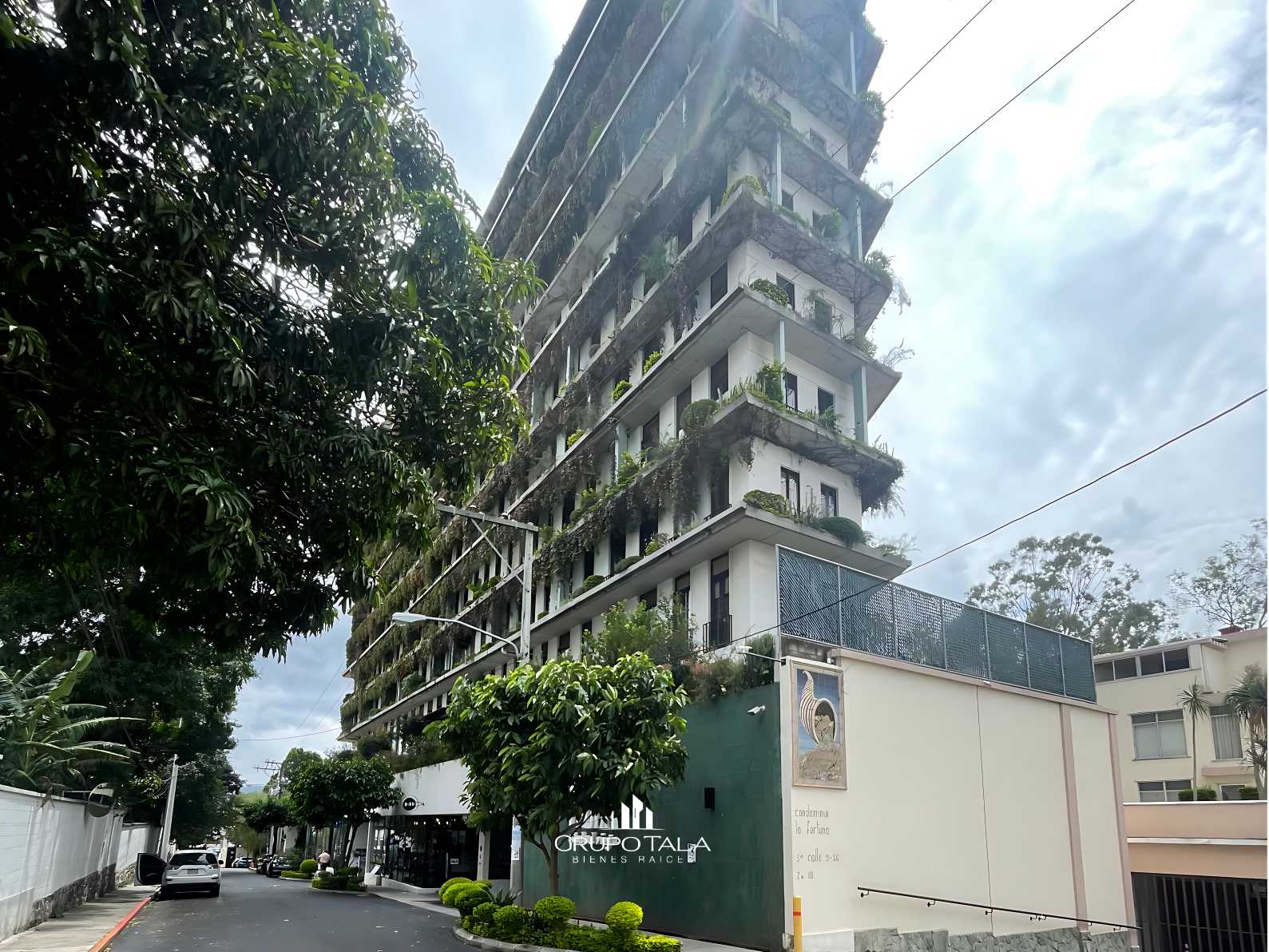 Loft amueblado en renta en zona 10 en Ciudad Vieja, Fabra