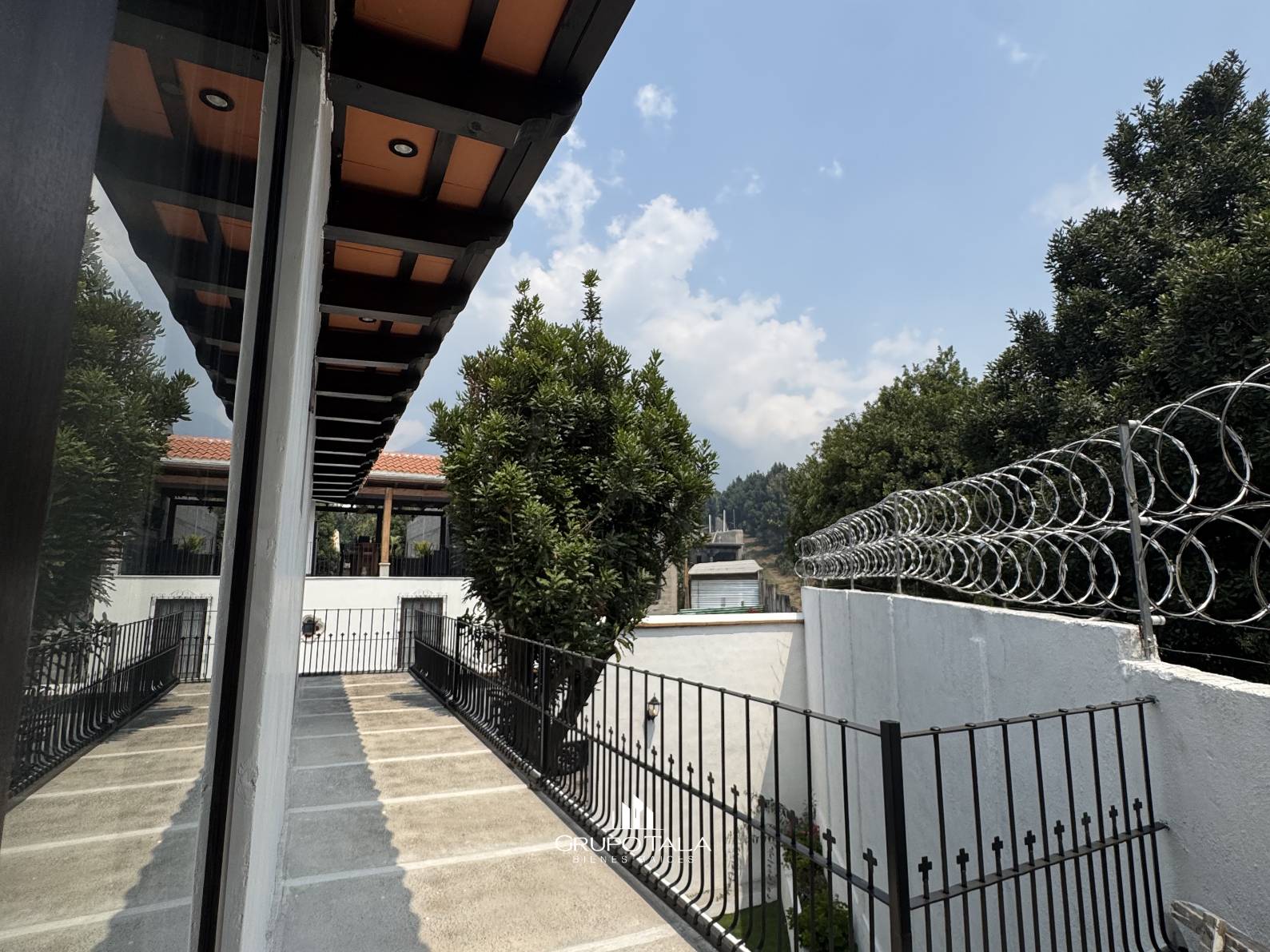 Casa en venta en Hacienda del Comendador, Antigua Guatemala - Image 1