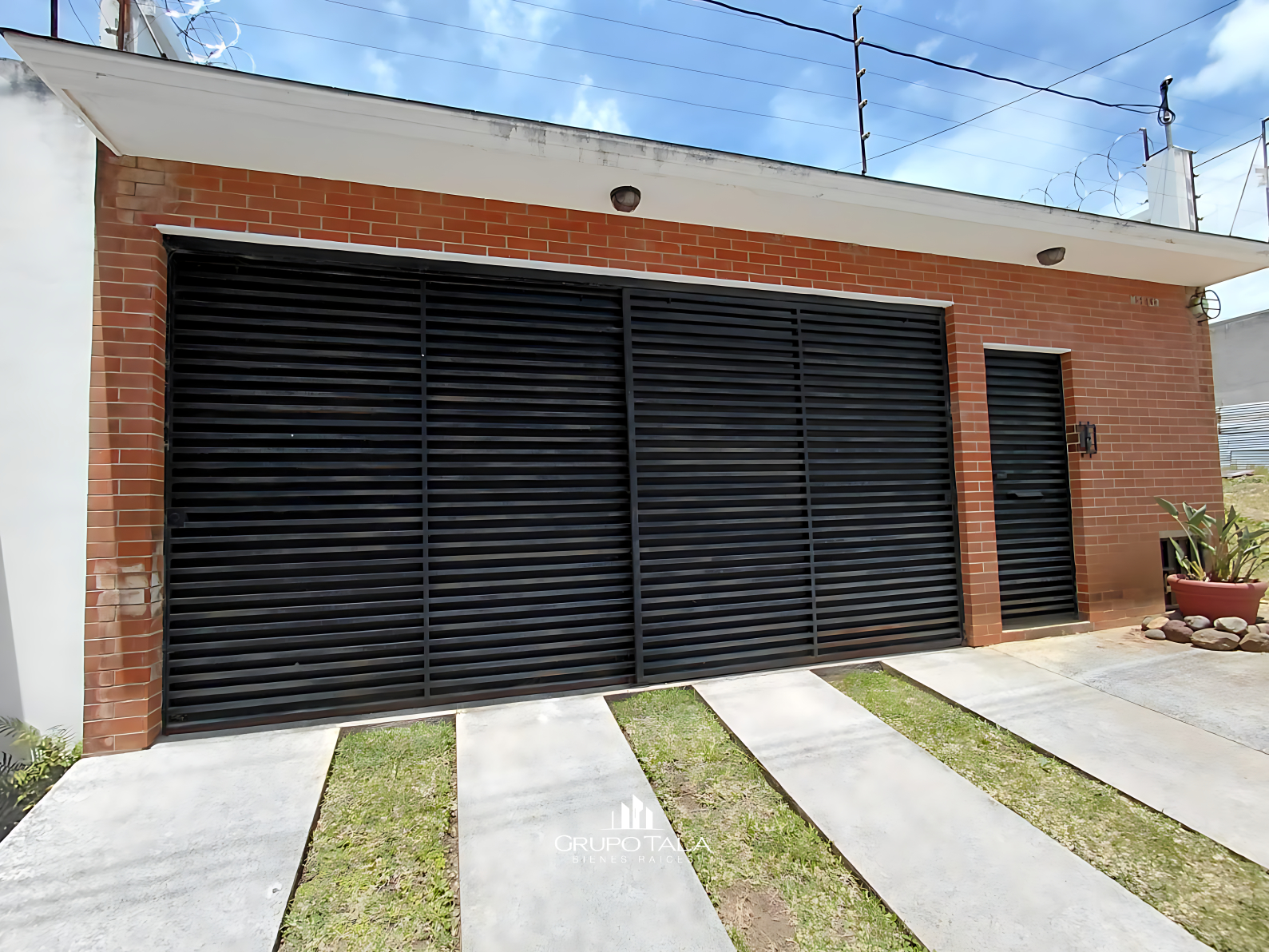 Casa en venta en zona 16, Hacienda Real - Image 1