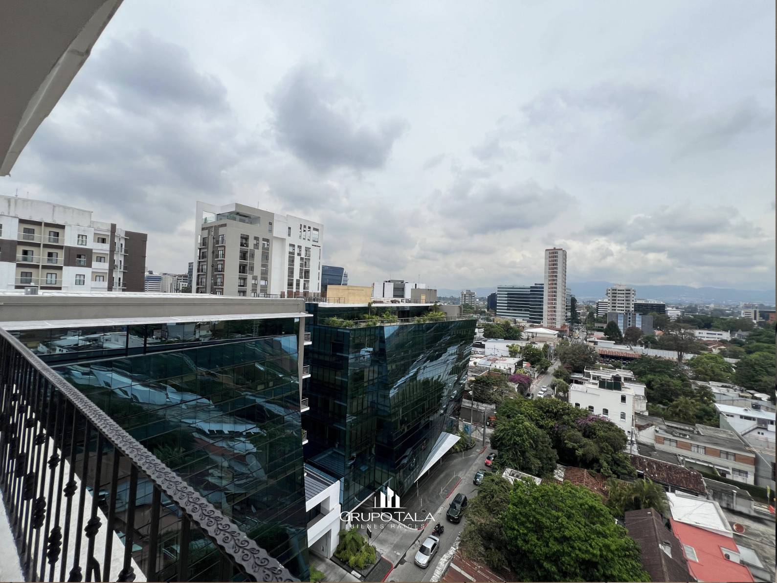 Apartamento en renta en zona 10, Edificio La Madeleine - Miniatura 12