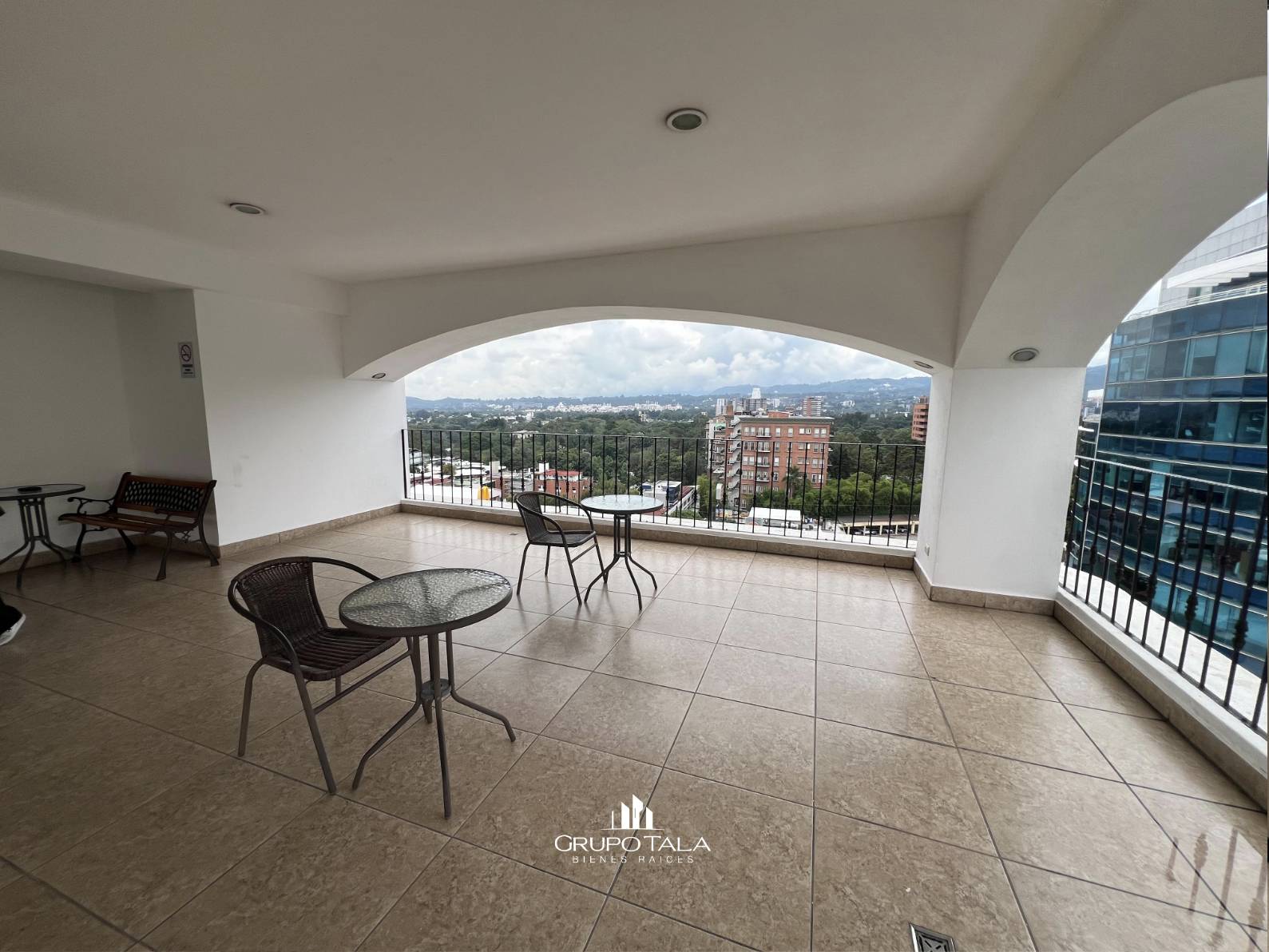 Apartamento en renta en zona 10, Edificio La Madeleine - Miniatura 11