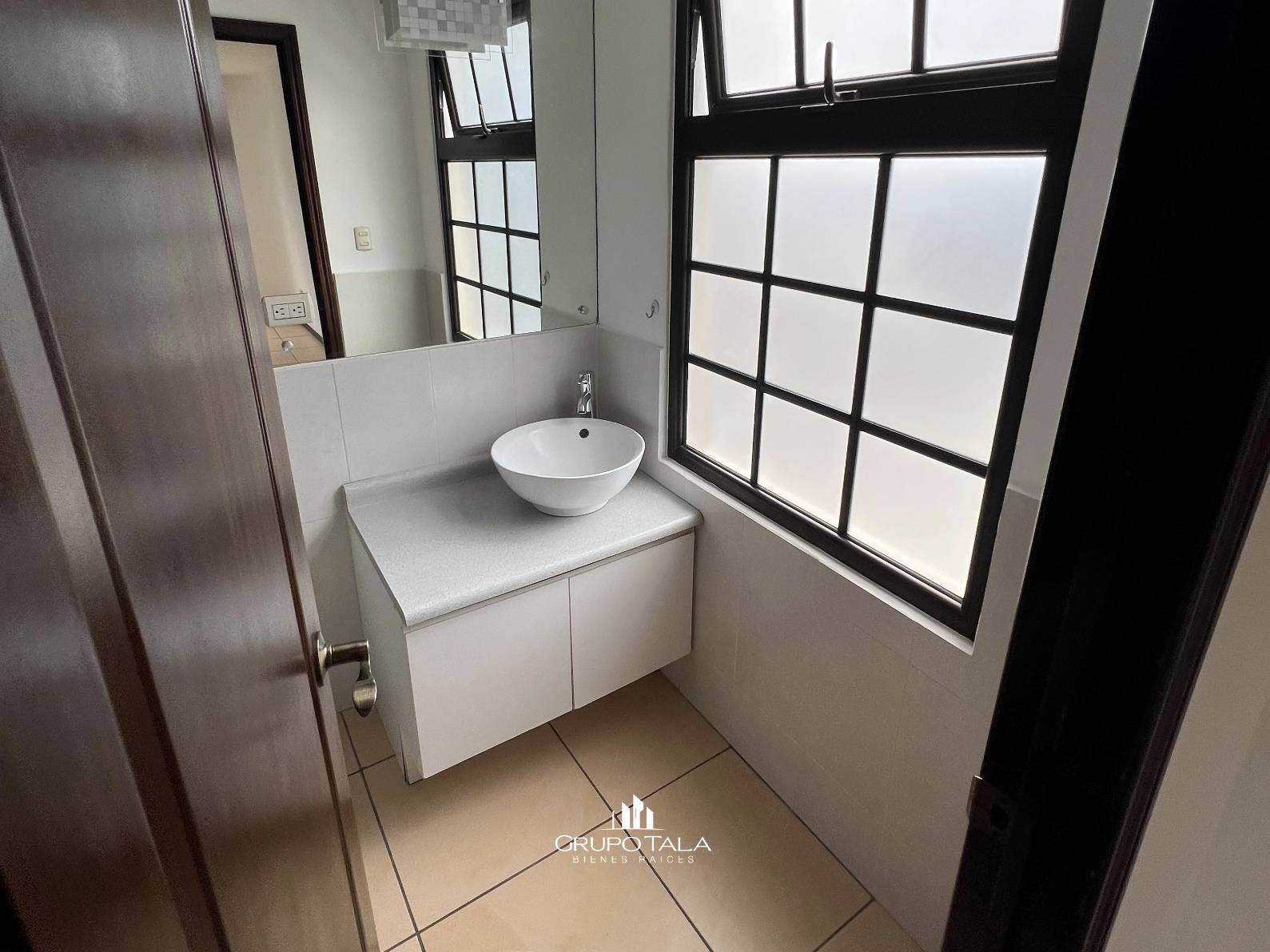 Apartamento en renta en zona 10, Edificio La Madeleine - Miniatura 9