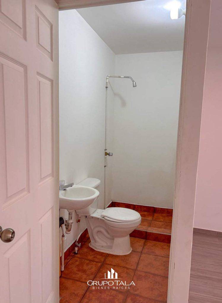 Local en Venta Barrio las Campanas - Image 3