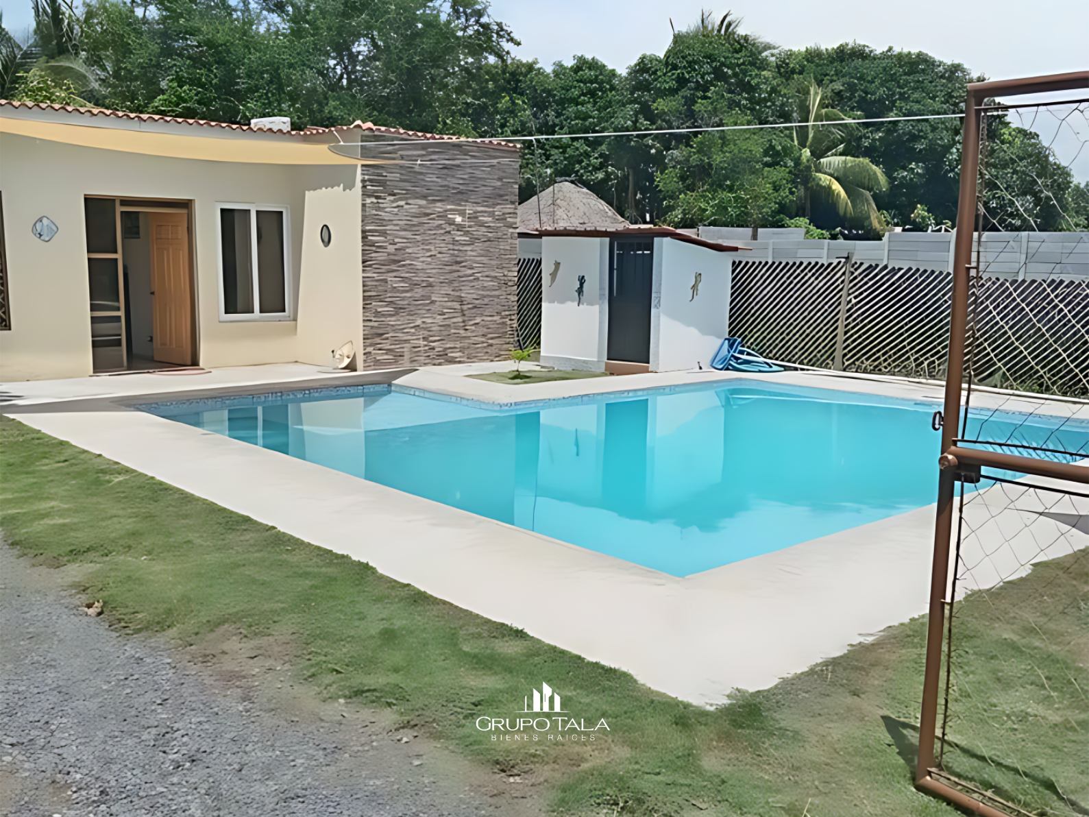 Chalet en venta en Monterrico, Madre Vieja - Image 1