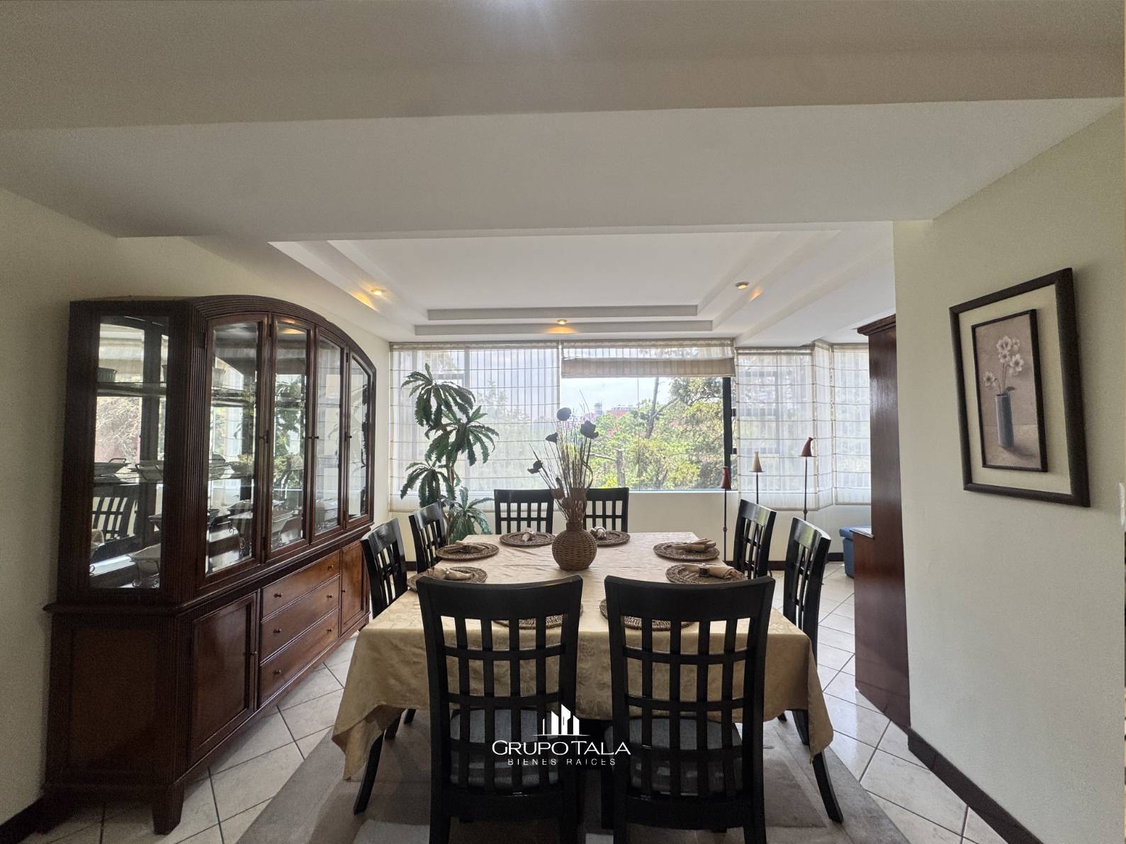 Apartamento en renta en zona 10, Edificio Milenia - Image 2