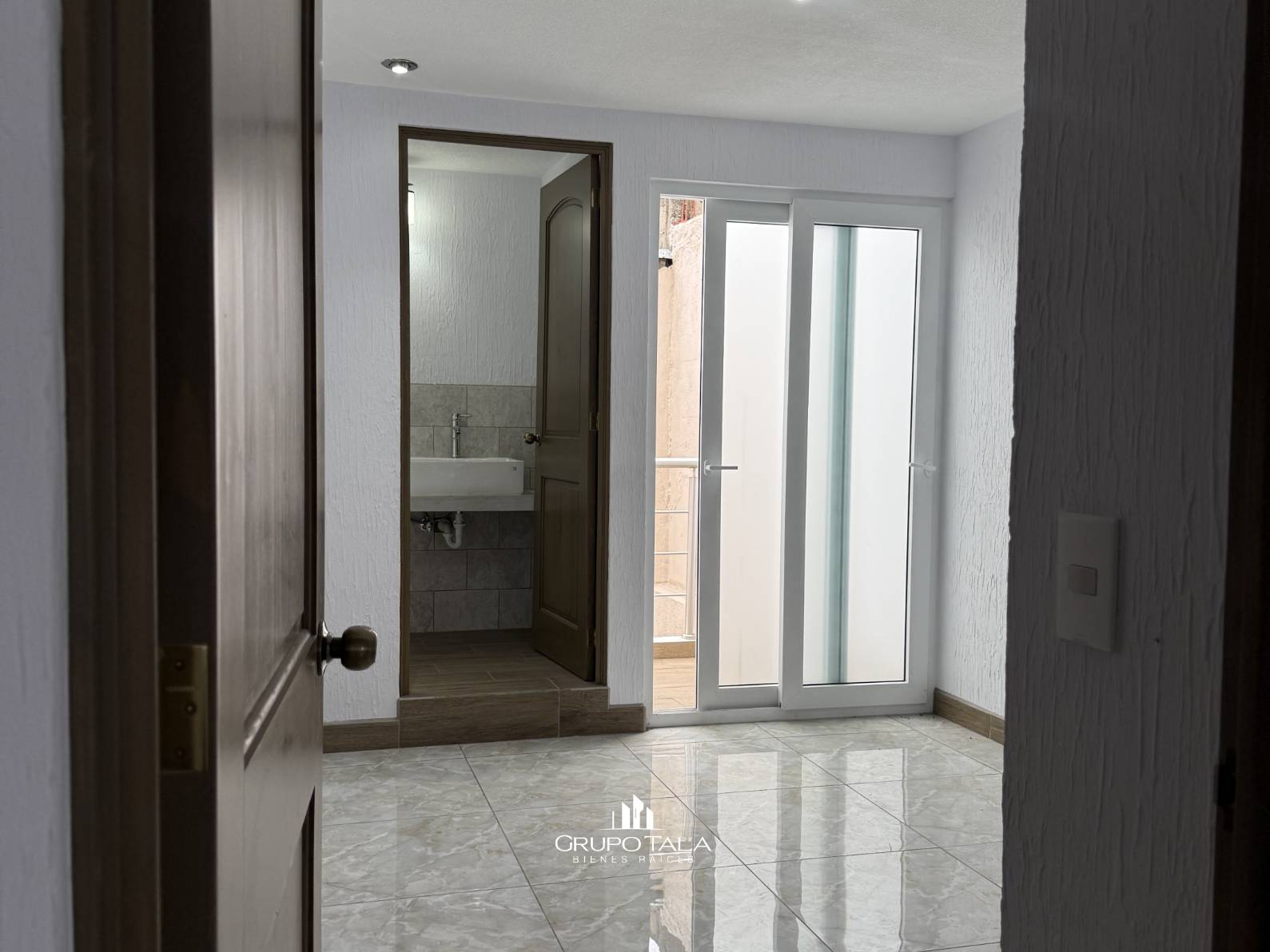 Casa en venta en zona 3 de Mixco, Nueva Montserrat - Miniatura 8