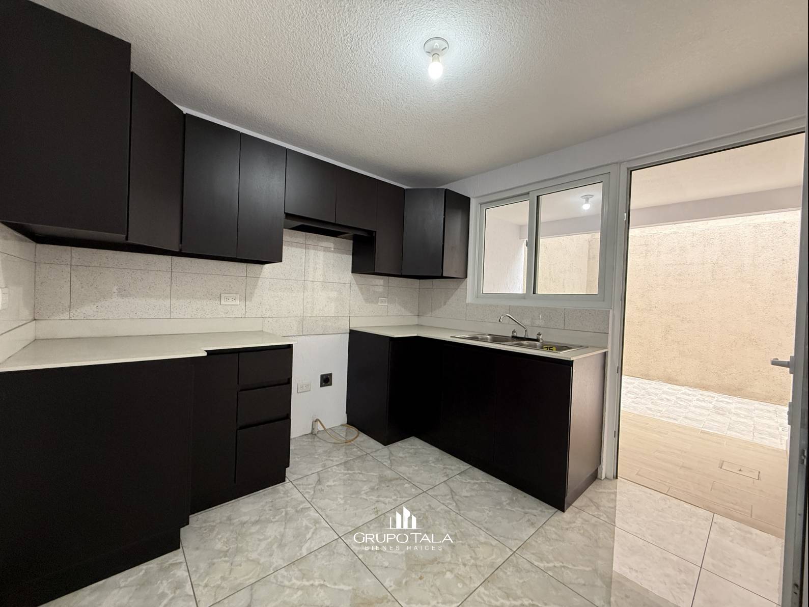 Casa en venta en zona 3 de Mixco, Nueva Montserrat - Image 4