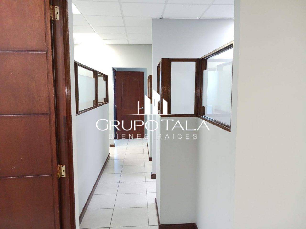 OFICINA EN VENTA ZONA PRADERA, ZONA 10 - Image 2