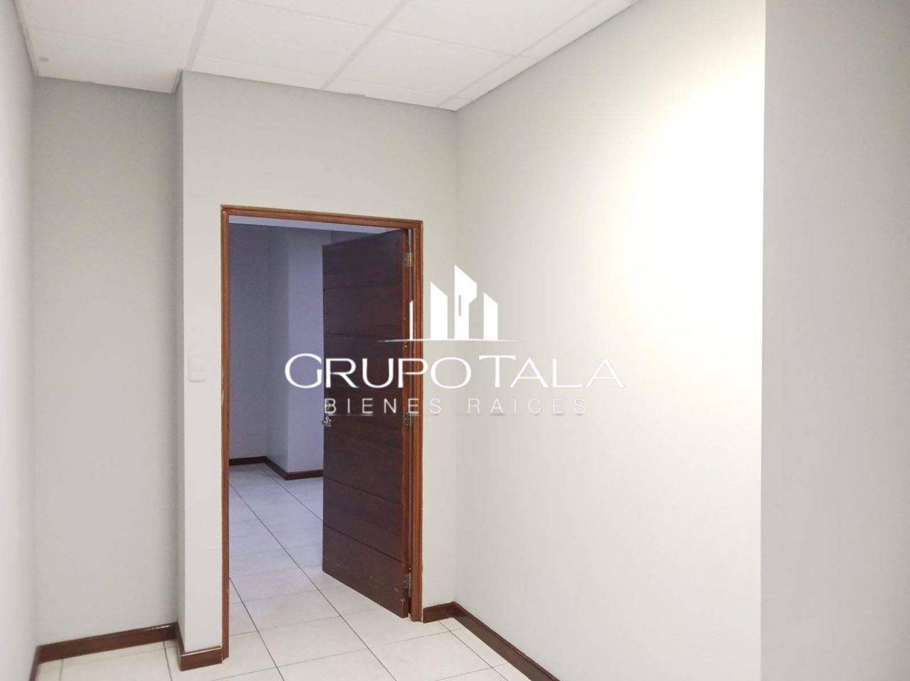 OFICINA EN VENTA ZONA PRADERA, ZONA 10 - Image 3