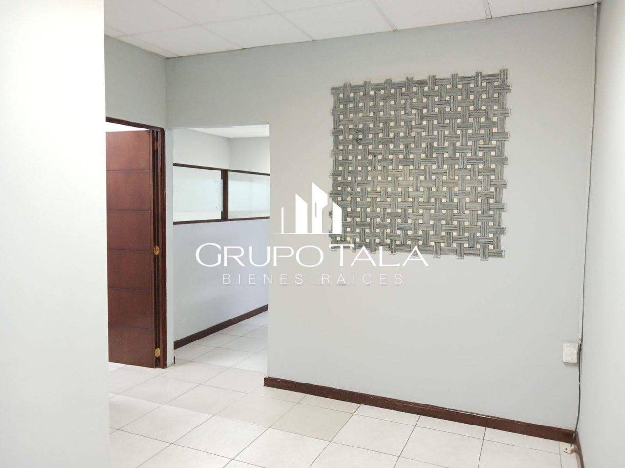 OFICINA EN VENTA ZONA PRADERA, ZONA 10 - Image 4