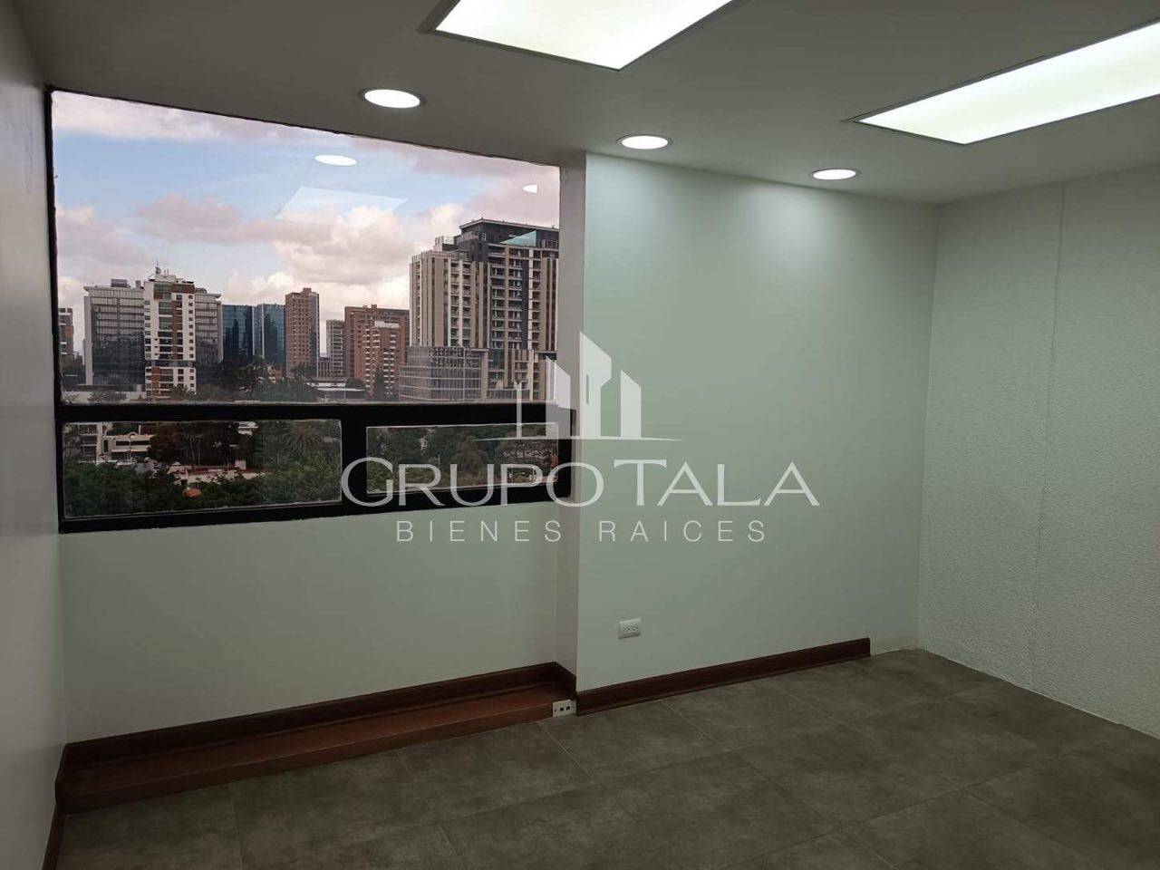 Oficina en renta Edificio Centro Empresarial - Image 1