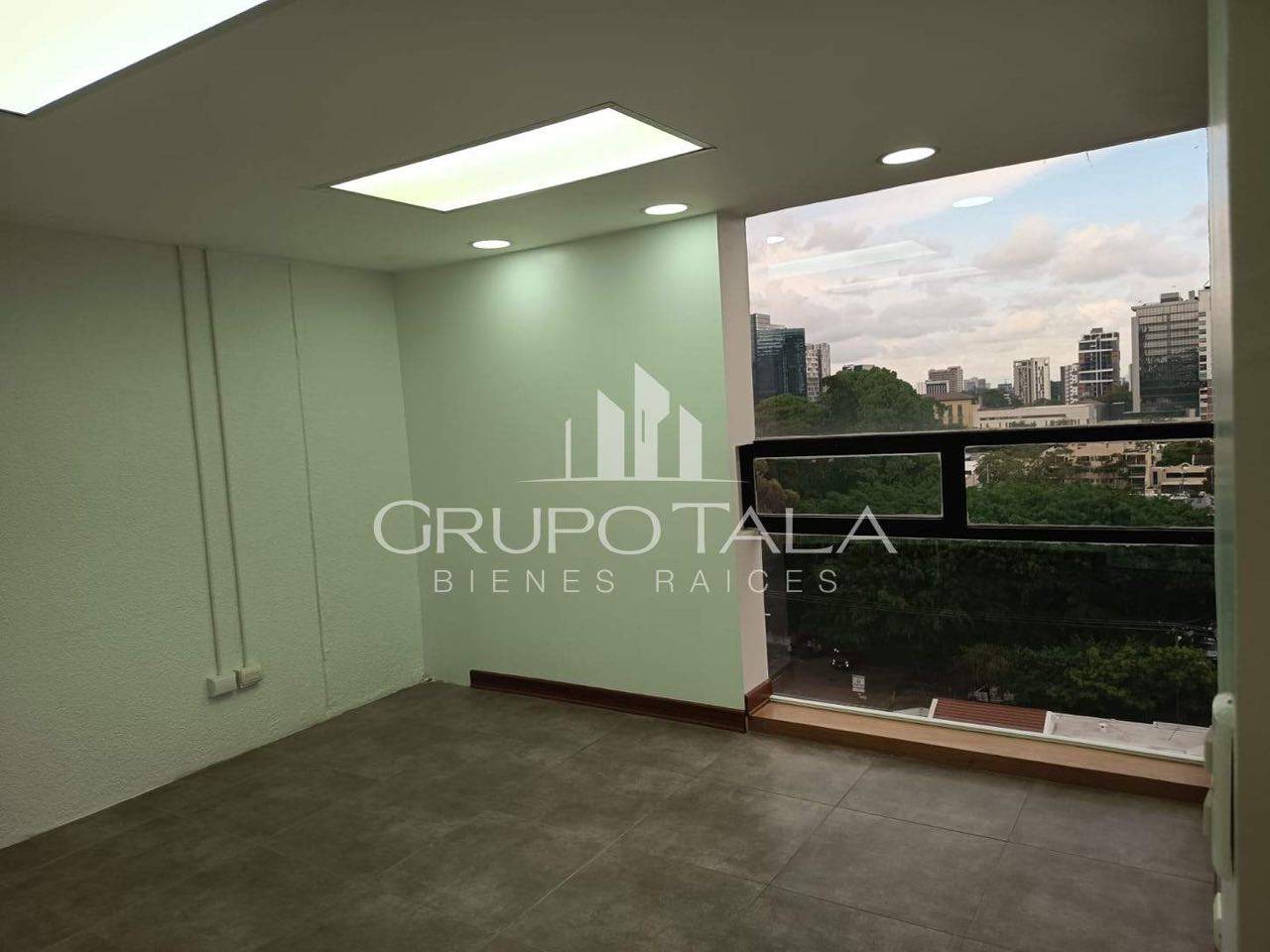 Oficina en renta Edificio Centro Empresarial - Image 3