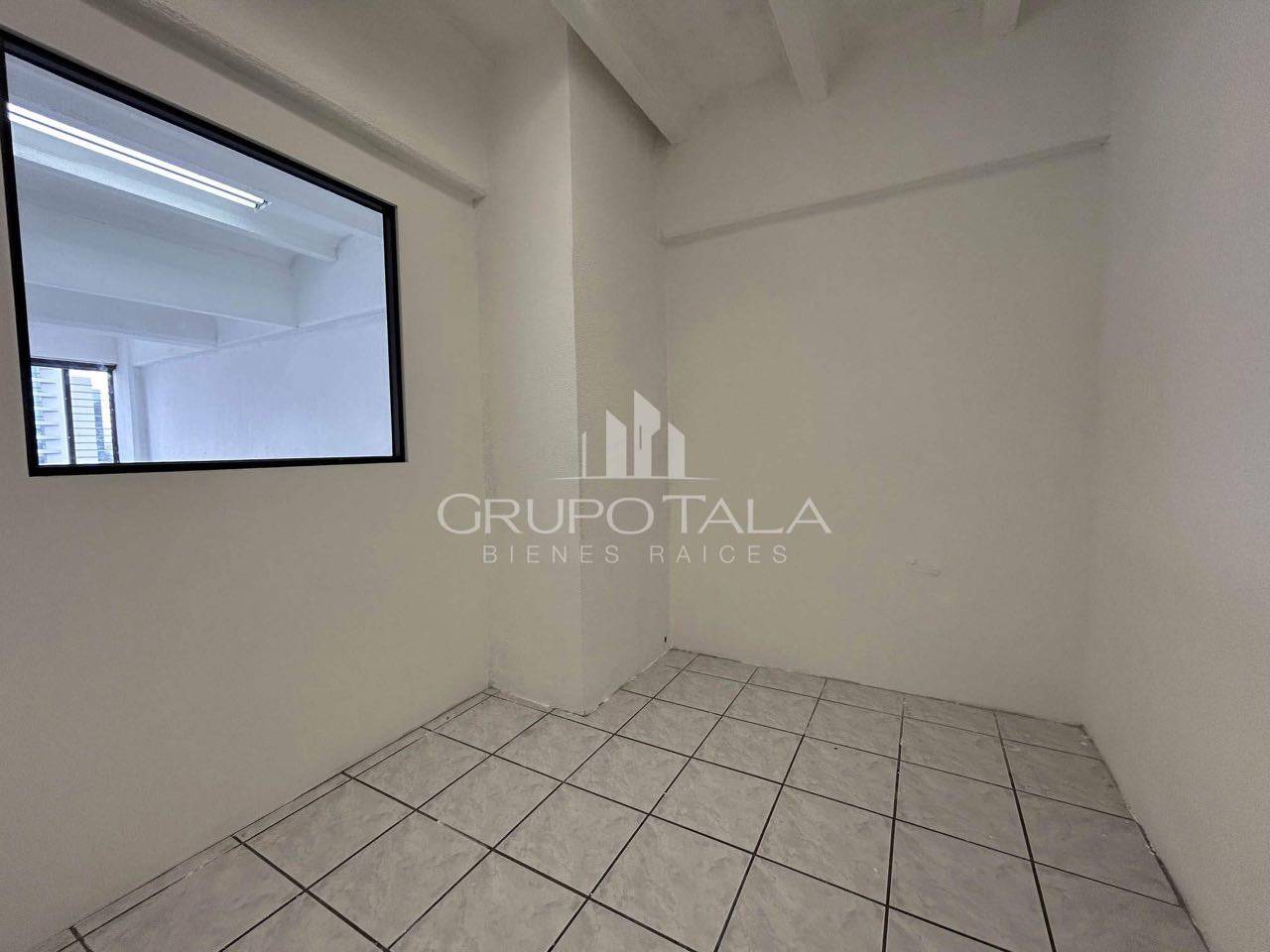 Oficina en renta, Edificio Plaza Burò zona 10 - Image 2