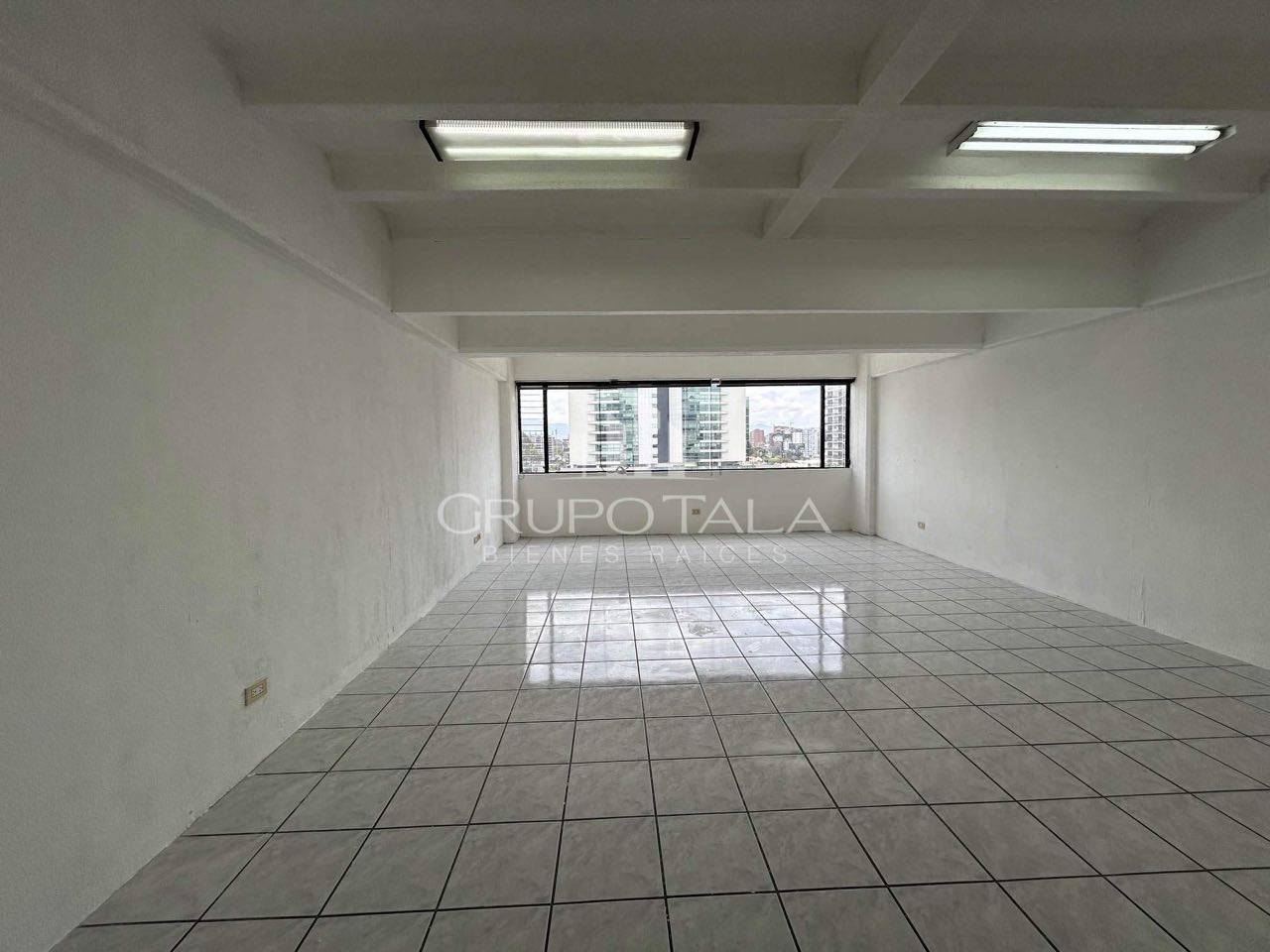 Oficina en renta, Edificio Plaza Burò zona 10 - Miniatura 6