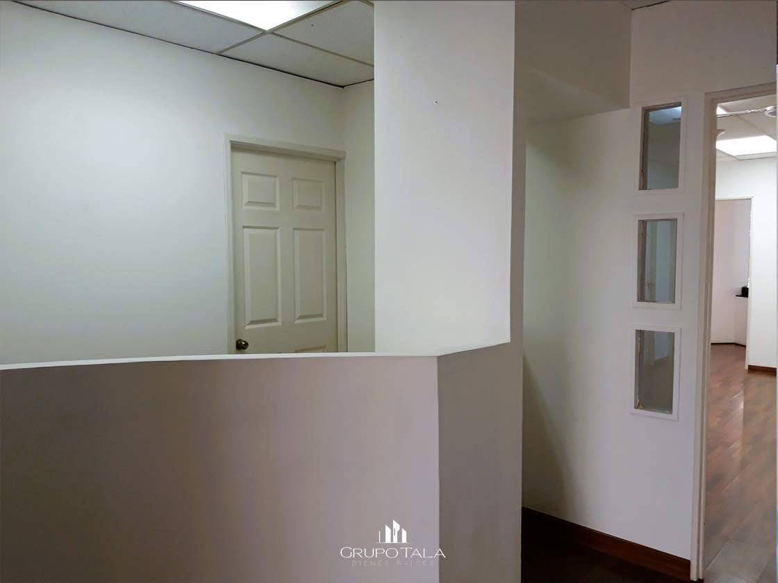 Oficinas en Renta Murano Center zona 10 - Image 2