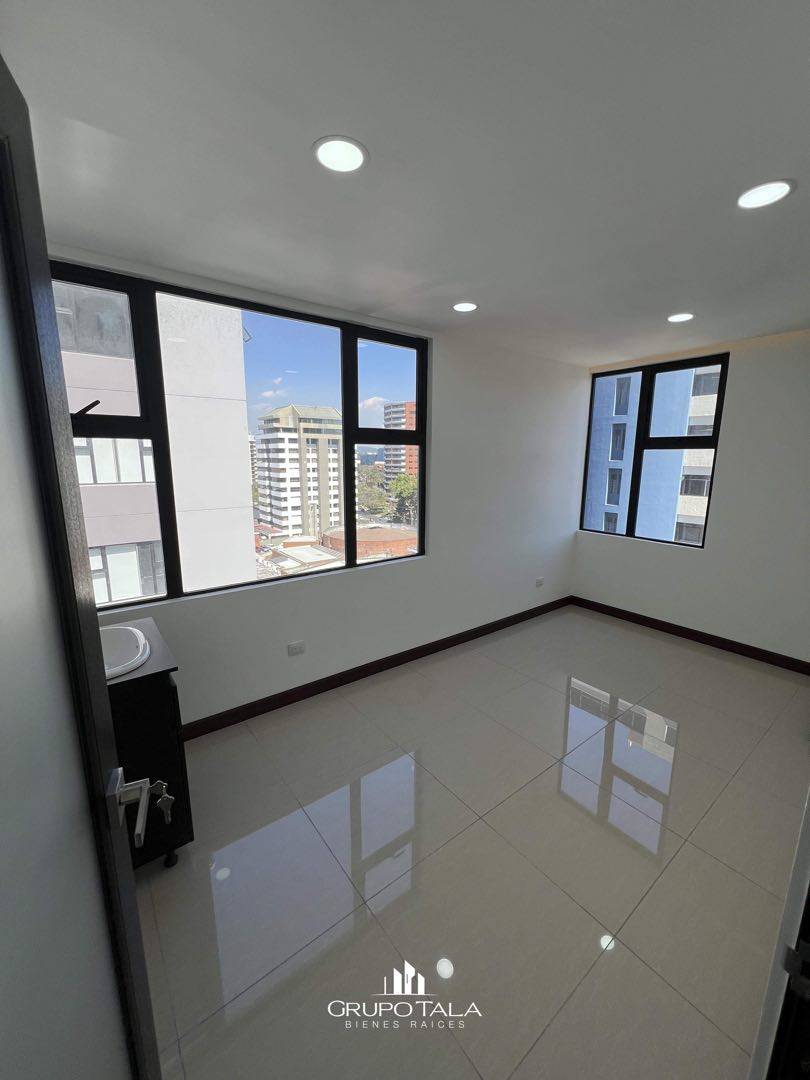 Oficinas en renta, zona 14 Edificio Prospere - Image 2