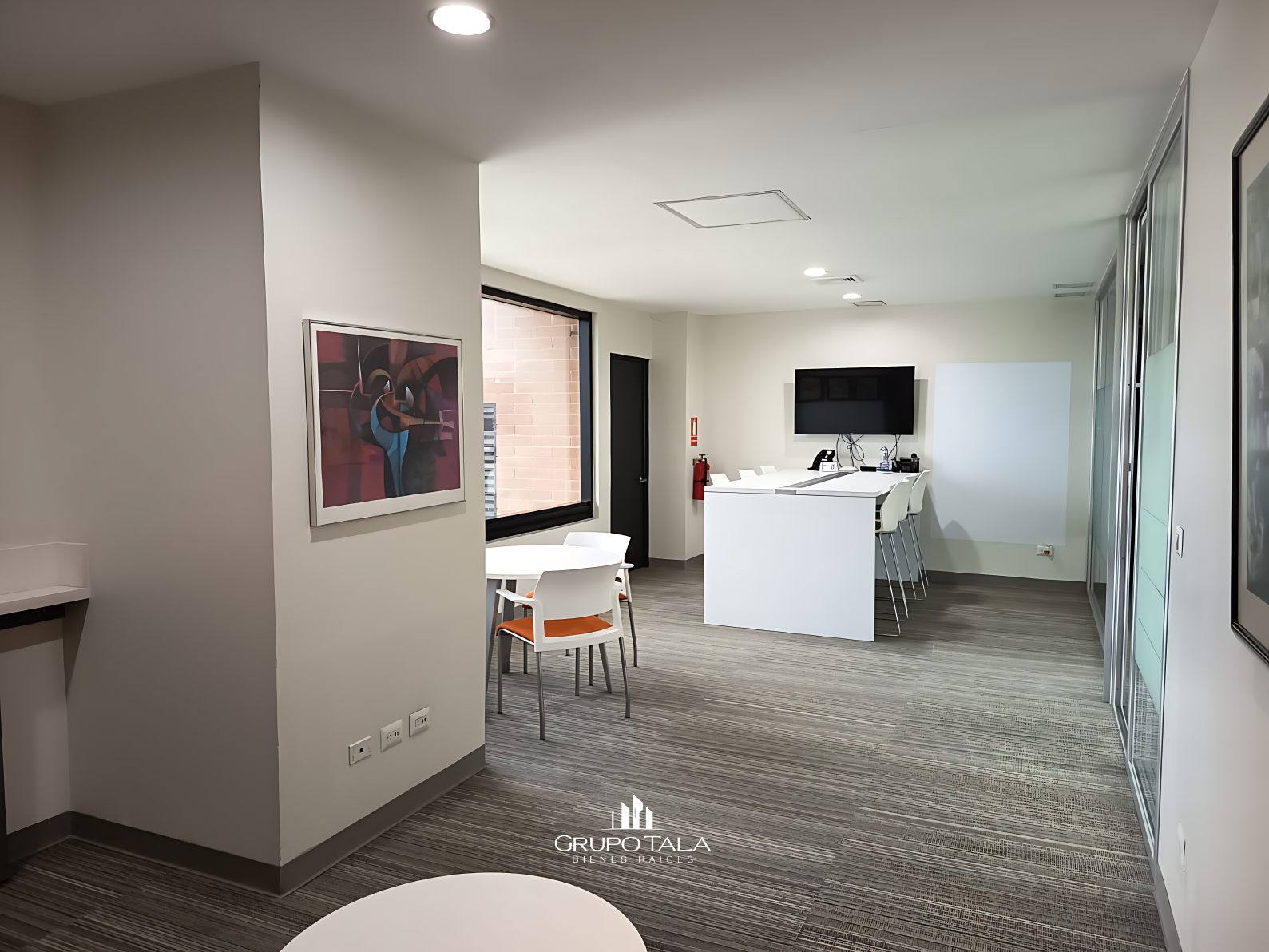 Oficina en renta en zona 10, Pent-house reconocido edificio - Image 3