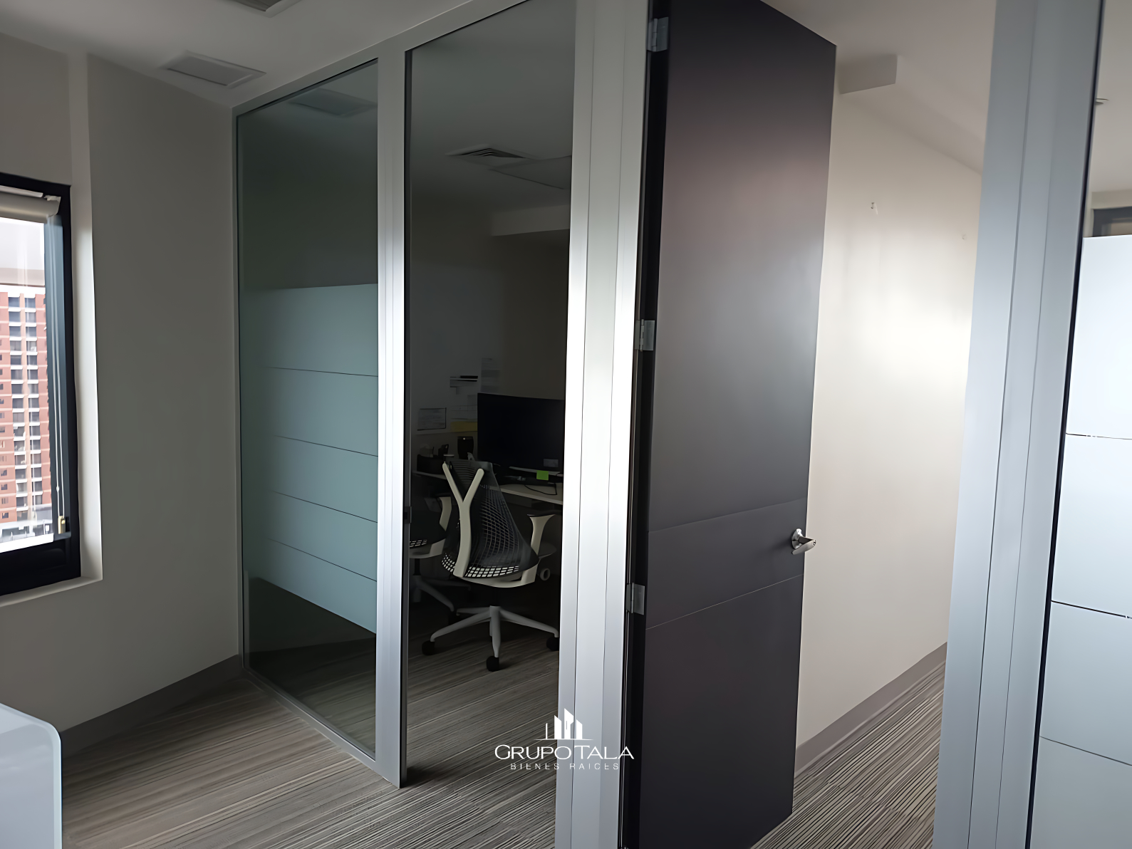 Oficina en renta en zona 10, Pent-house reconocido edificio - Miniatura 10