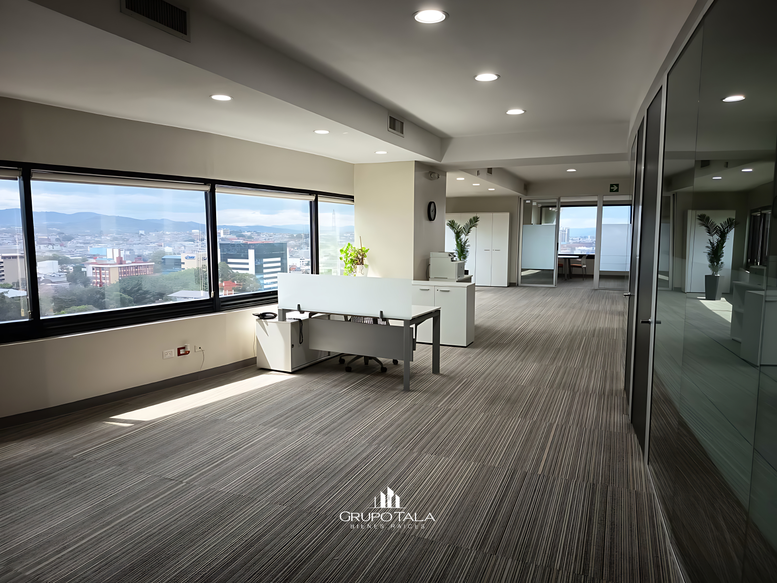 Oficina en renta en zona 10, Pent-house reconocido edificio - Miniatura 7