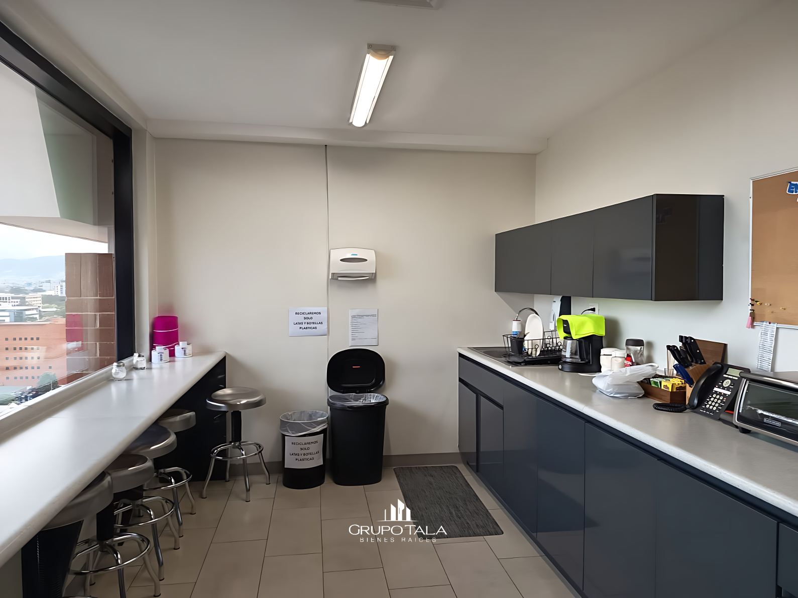 Oficina en renta en zona 10, Pent-house reconocido edificio - Miniatura 9